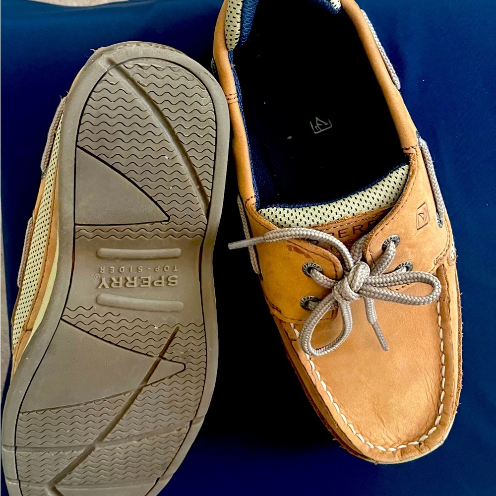 Sperry boys boat shoes size 5 only worn a few times